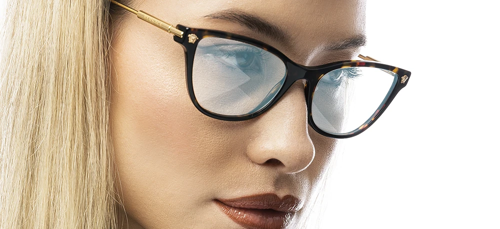 Brille mit Blaulichtfilter: Warum dieser Schutz im digitalen Alltag unverzichtbar ist
