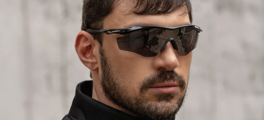 Acessórios essenciais para homem com foco nos óculos de sol
