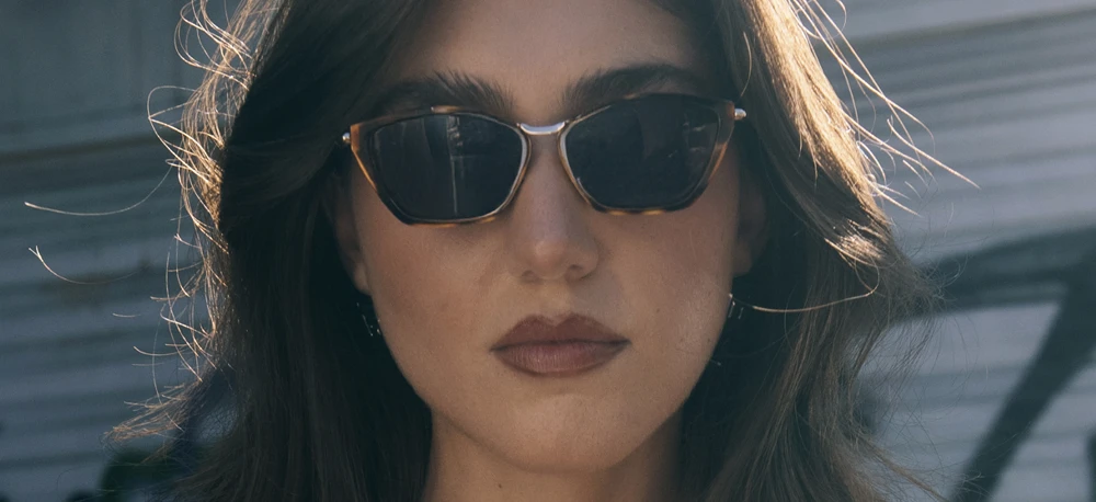 I migliori occhiali da sole per viso ovale: Come scegliere il modello perfetto